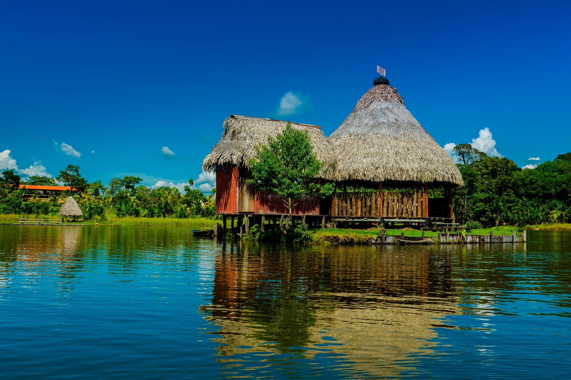 Paz y tranquilidad en la Laguna Azul, también llamada Laguna Sauce, en Tarapoto.