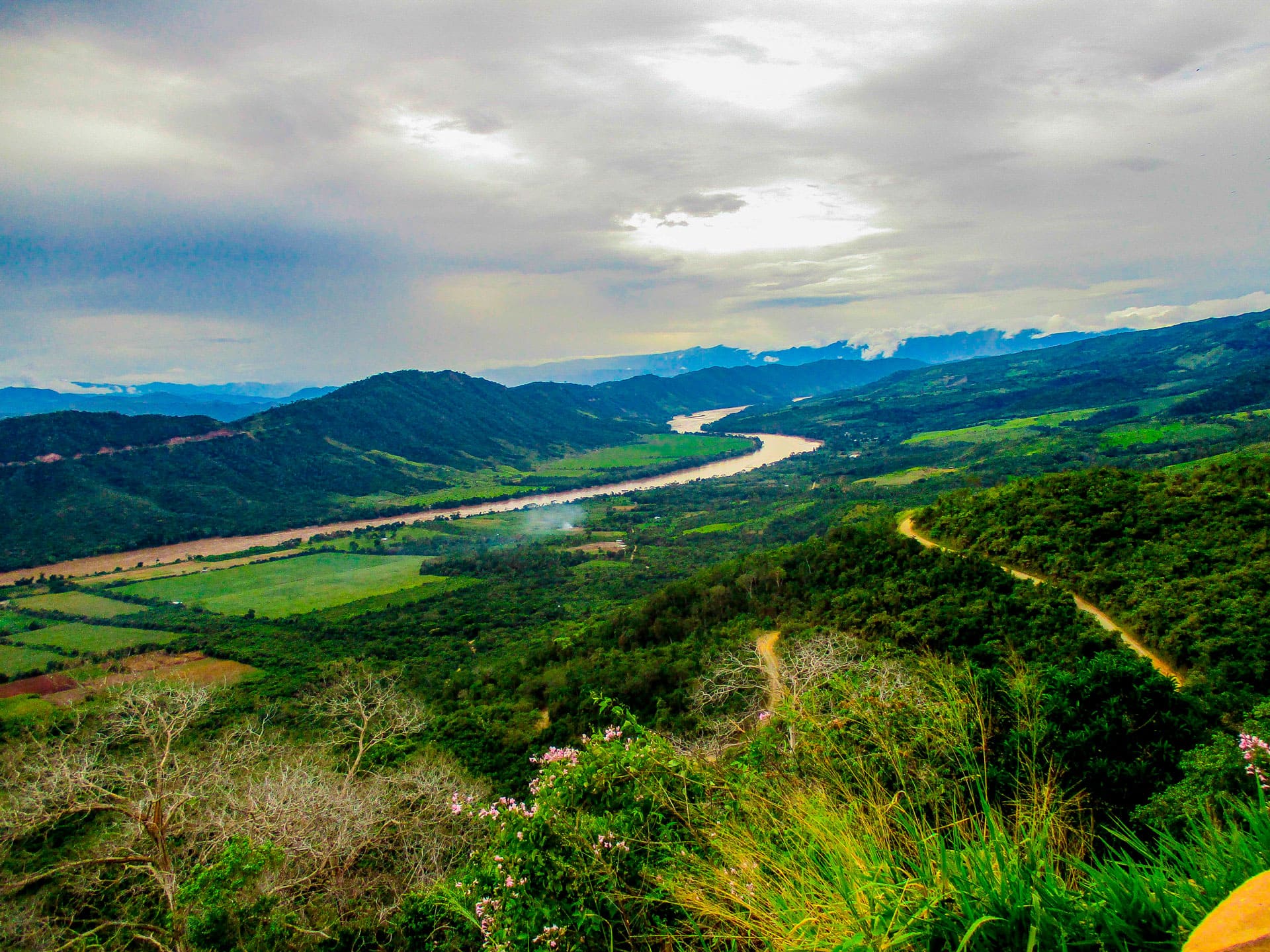 Vista del valle de Tarapoto desde las alturas de Yanashpa Village