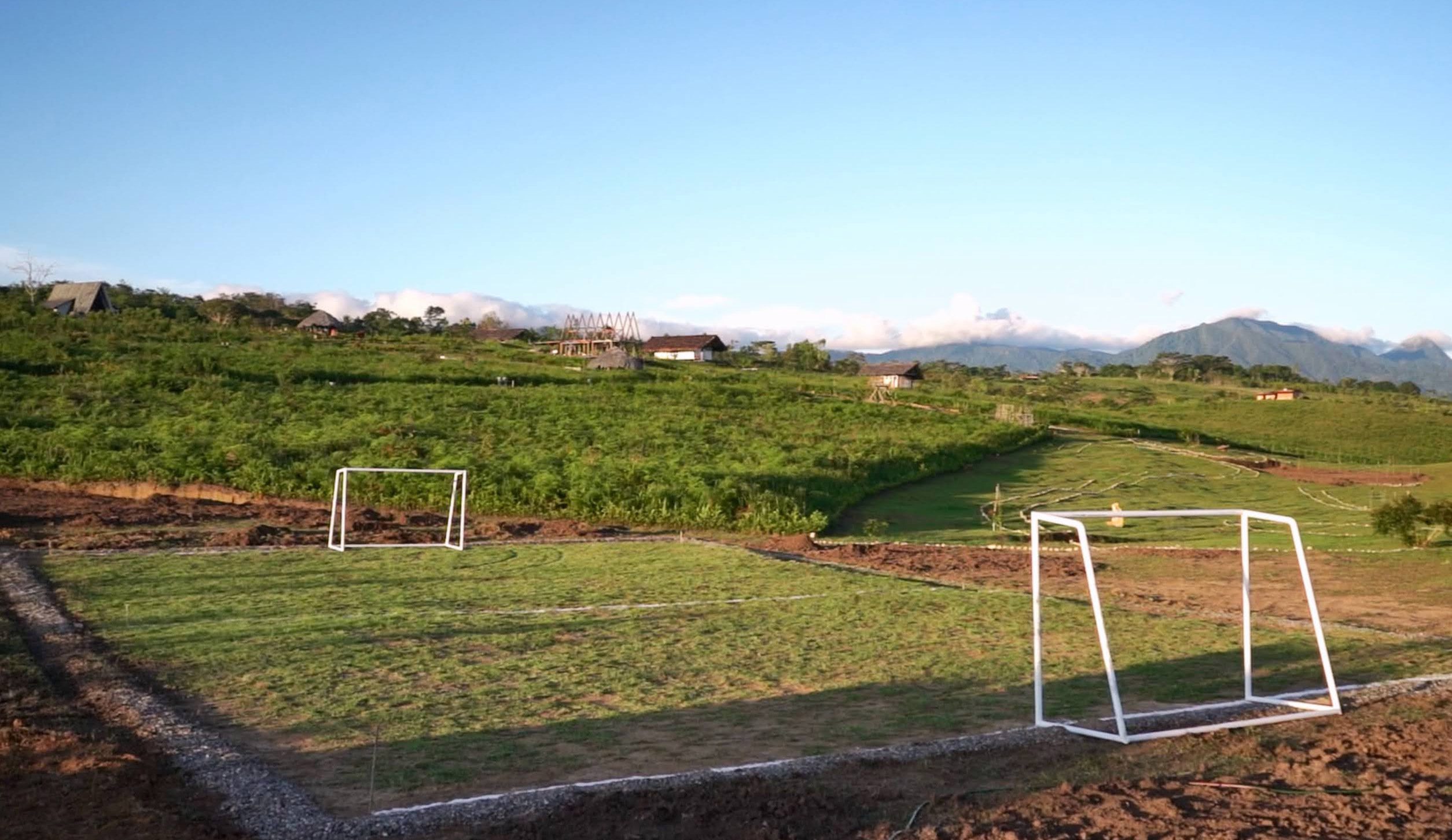 Campo de futbol una de las áreas deportivas de Yanashpa Village, en Tarapoto