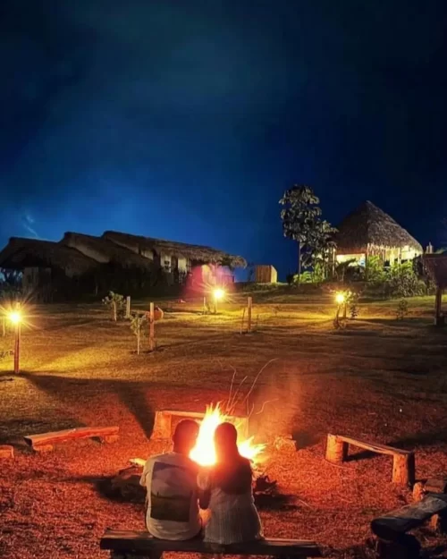 Noche de fogata en Yanashpa Village